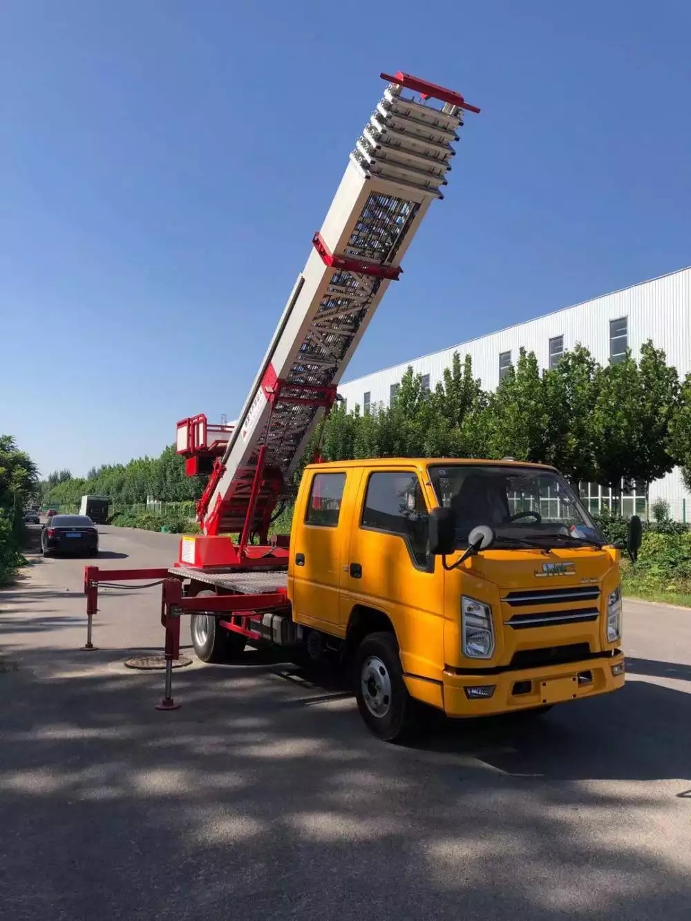 万安县附近的云梯车出租服务：轻松解决高空作业需求