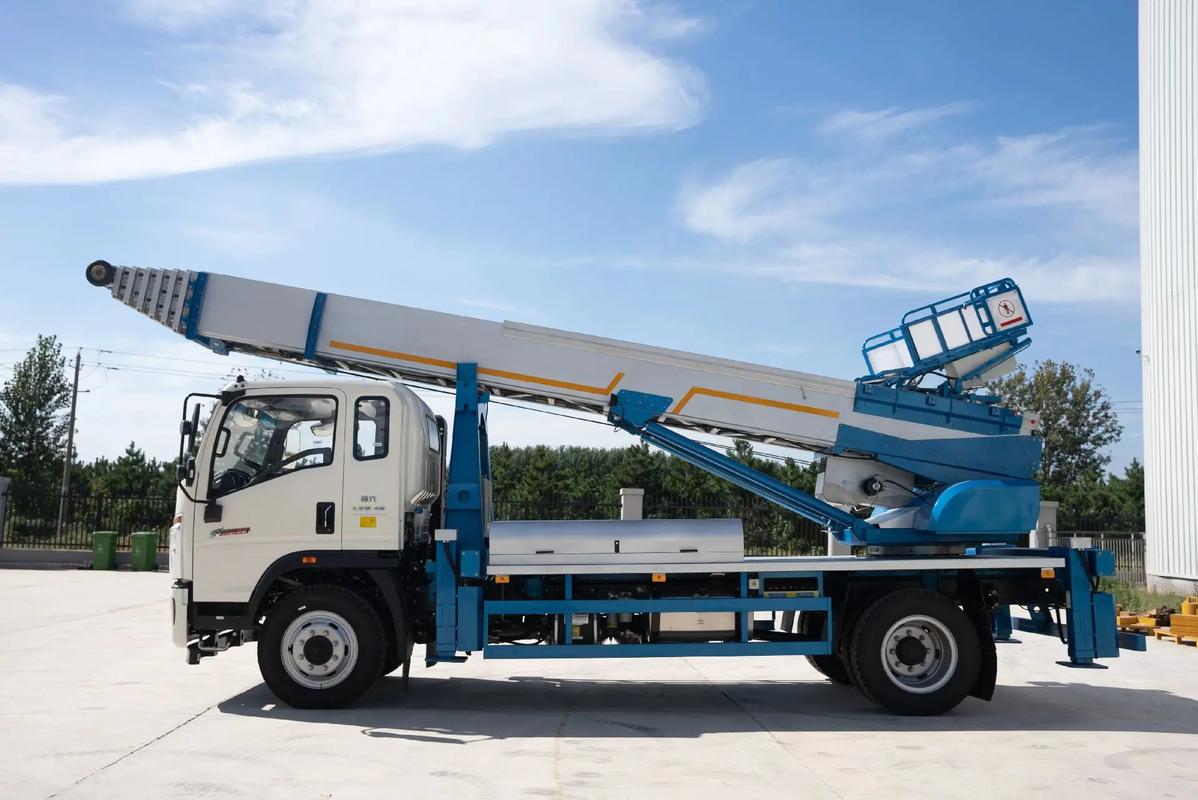 万安县云梯上料车租赁费用