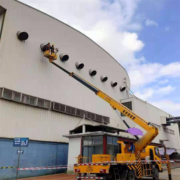 万安县高空作业车出租服务：专业广告牌安装解决方案