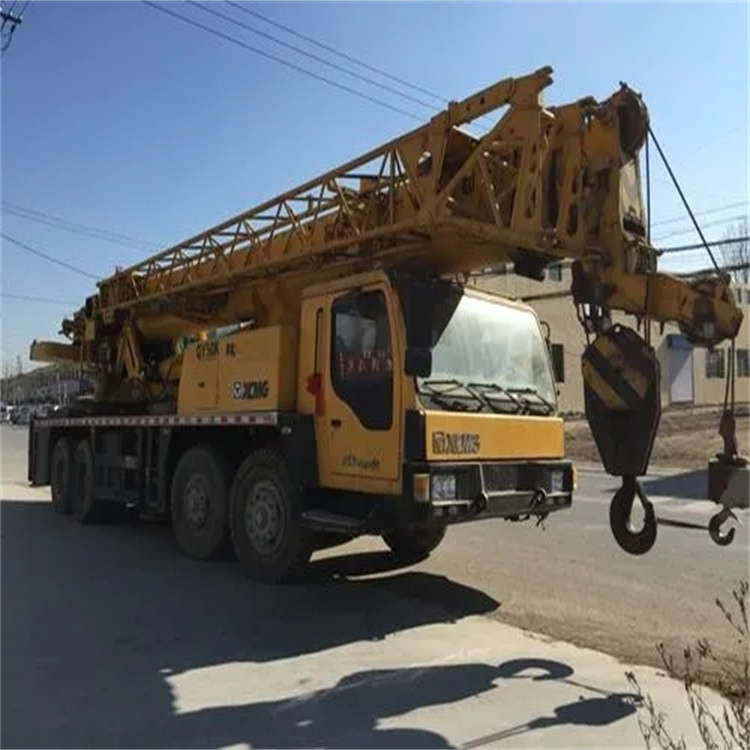 万安县吊车吊挖机的正确办法